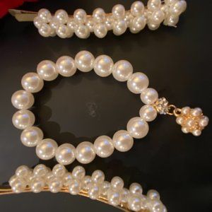 Gorgeous Delicate Pearl Set of stretchable Bracelet Bangle with 2 hair pins.